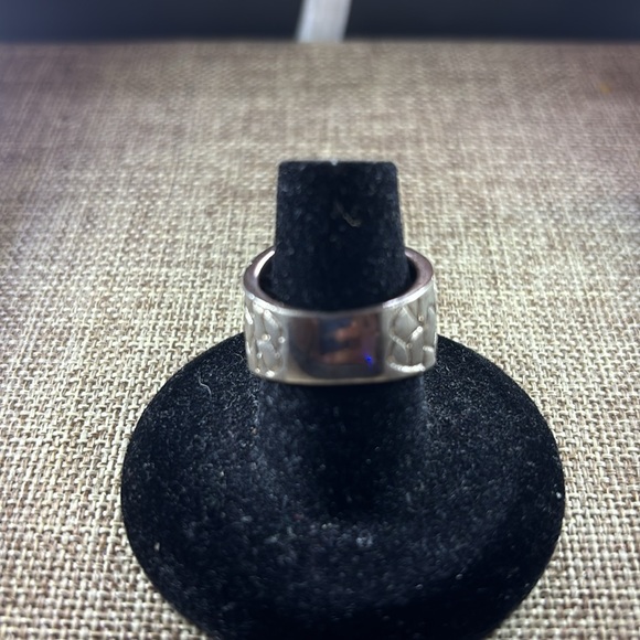 WOMENS RING - Picture 3 of 5